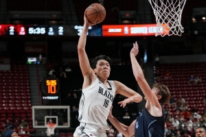 楊健：楊瀚森的劈扣是他在努力調(diào)整的跡象 NBA的背靠背是必修科目